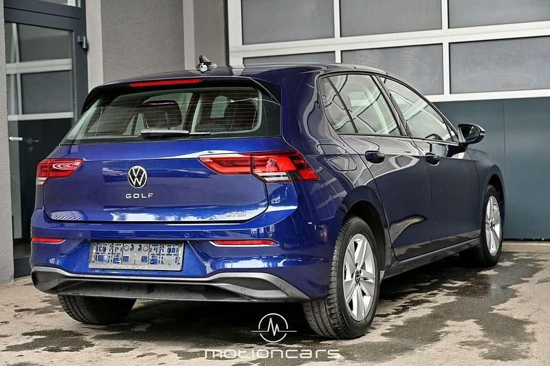 Gebraucht VW Golf VIII Life 110 PS (80 kW) 2023 Blau Limousine
