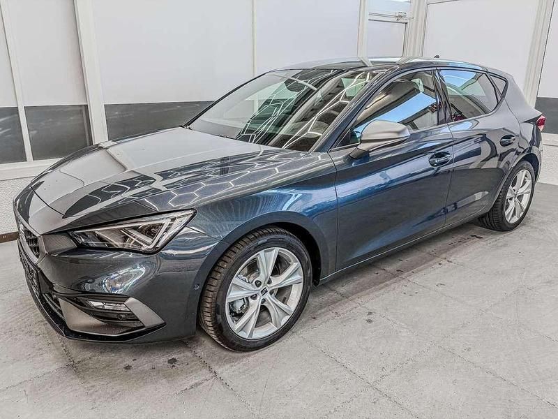 Neu Seat Leon FR 150 PS (110 kW) 2025 Grau Limousine