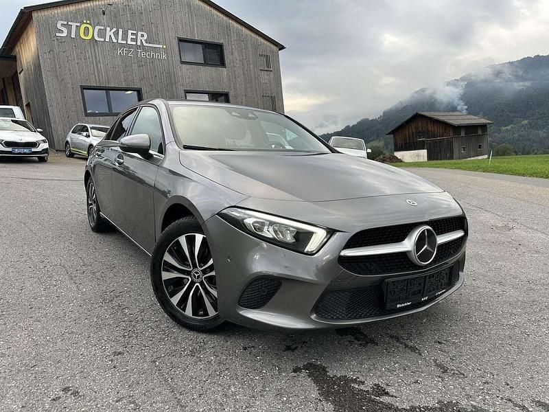 Gebraucht Mercedes A250 160 PS (117 kW) 2022 Silber Kleinwagen