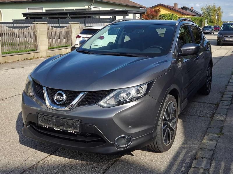 Grau Gebraucht 2016 Nissan Qashqai Tekna SUV | € 13.990 (Fairer Preis) - Bild 1/4