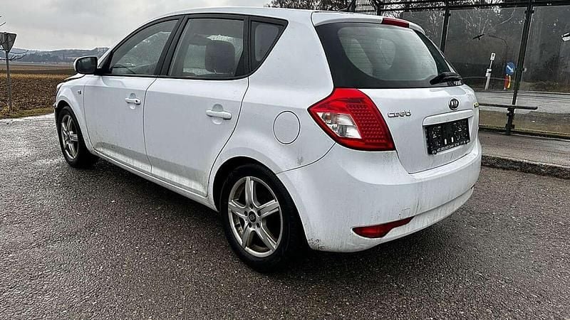 Gebraucht Kia Ceed 90 PS (66 kW) 2012 Grau Kleinwagen