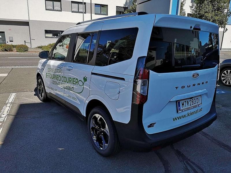 Neu Ford Tourneo Titanium 100 kW (136 PS) 2025 Weiß Kombi