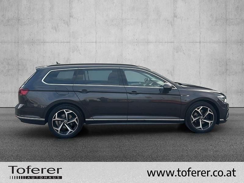 Gebraucht VW Passat Business 122 PS (89 kW) 2023 Dunkelgrau  metallic Kombi