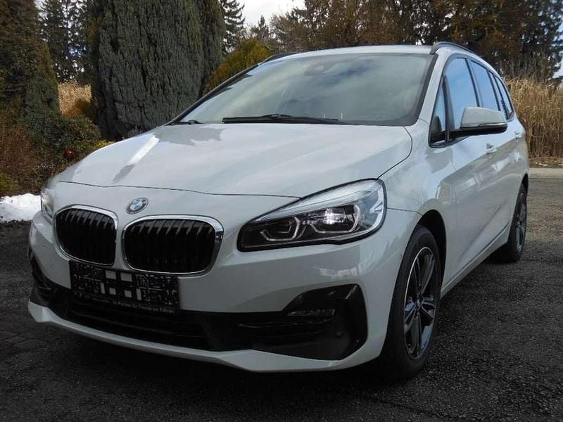 Gebraucht BMW 218 Gran Tourer Sport Line 150 PS (110 kW) 2021 Weiß Van / Kleinbus