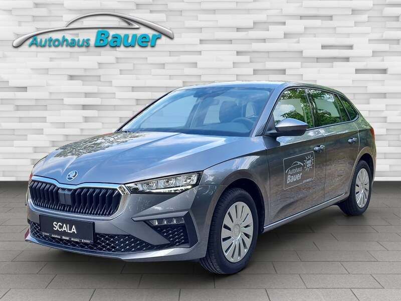 Mittelgrau metallic Gebraucht 2025 Skoda Scala Essence Kleinwagen | € 21.990 (Guter Preis) - Bild 1/4