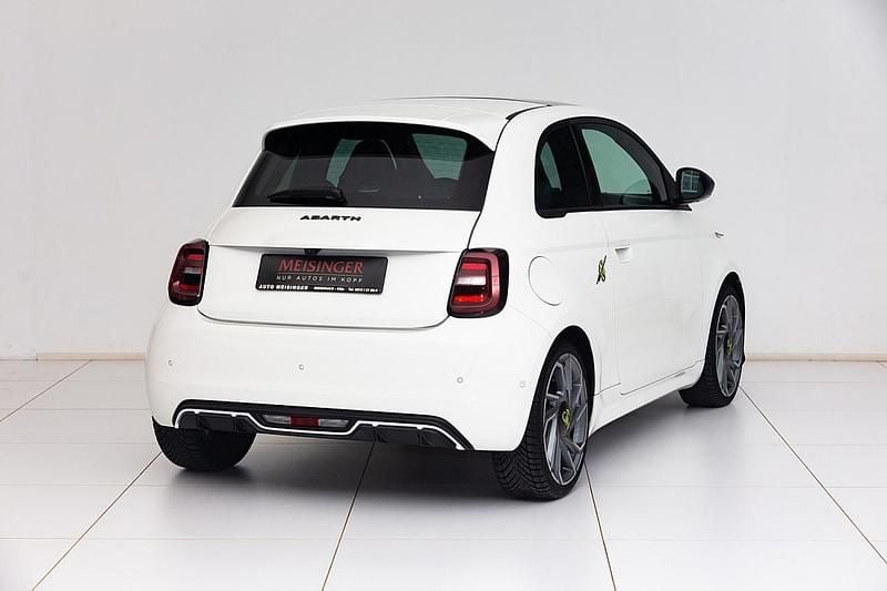 Gebraucht Abarth 500e Scorpionissima 114 kW (155 PS) 2025 Weiß Kleinwagen