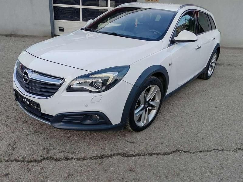 Weiß Gebraucht 2013 Opel Insignia Country Tourer Kombi | € 4.000 - Bild 1/4