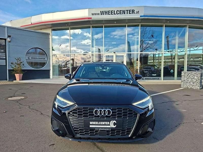 Gebraucht Audi A3 Sportback Ambiente 110 PS (80 kW) 2022 Schwarz Kleinwagen