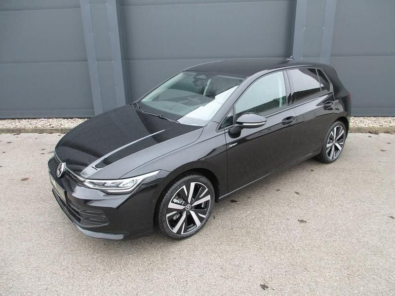 Neu VW Golf VIII 115 PS (84 kW) 2025 Schwarz  metallic
