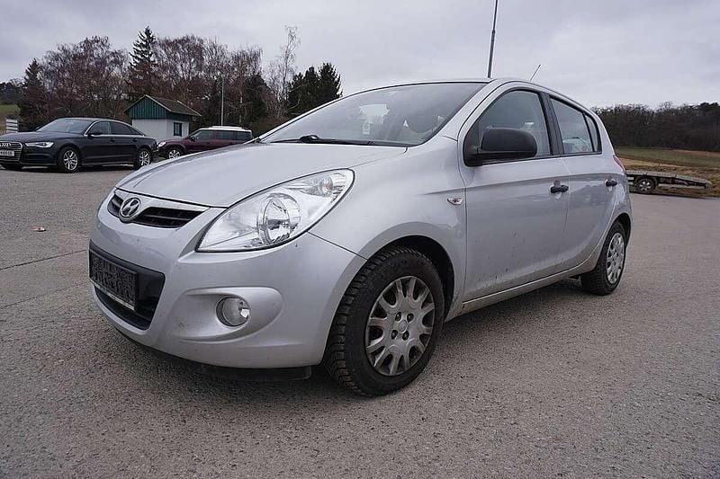 Gebraucht Hyundai i20 77 PS (56 kW) 2012 Grau Kleinwagen