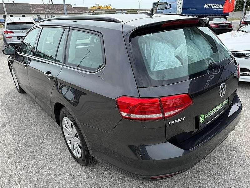 Gebraucht VW Passat 150 PS (110 kW) 2019 Grau Kombi