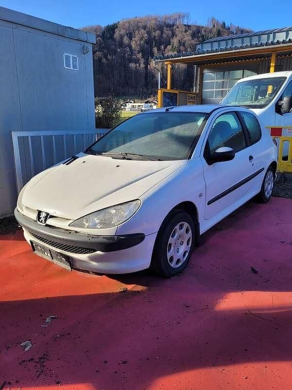 Gebraucht Peugeot 206 54 PS (39 kW) 2000 Weiß Limousine