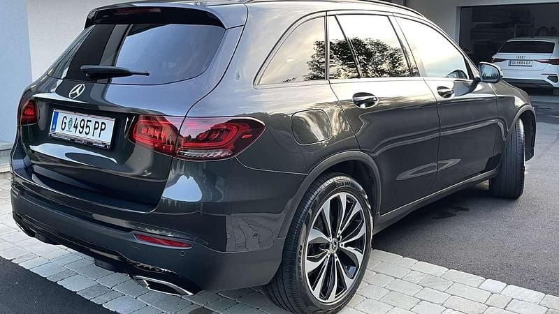 Gebraucht Mercedes GLC220 194 PS (142 kW) 2021 Grau SUV