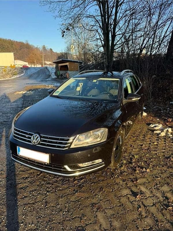 Schwarz Gebraucht 2012 VW Passat Highline Kombi | € 9.400 (Fairer Preis) - Bild 1/4