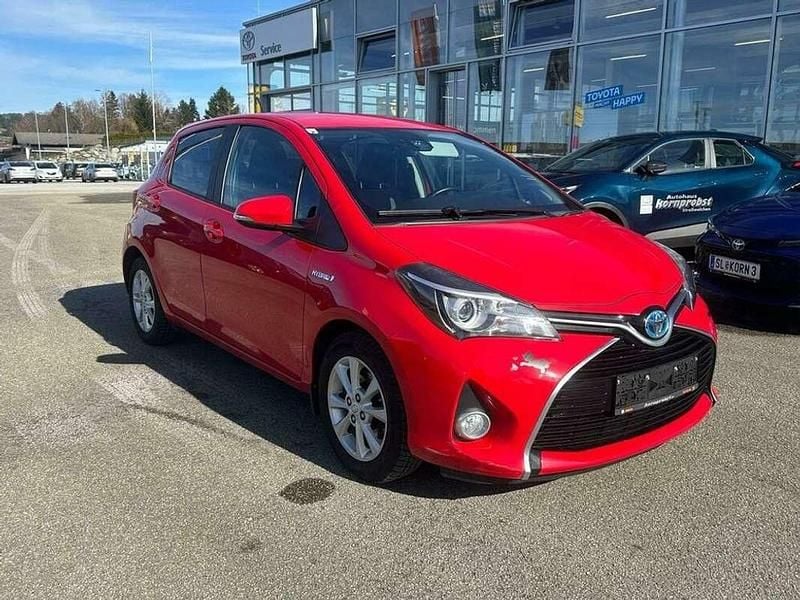 Gebraucht Toyota Yaris Active 101 PS (74 kW) 2016 Rot Limousine