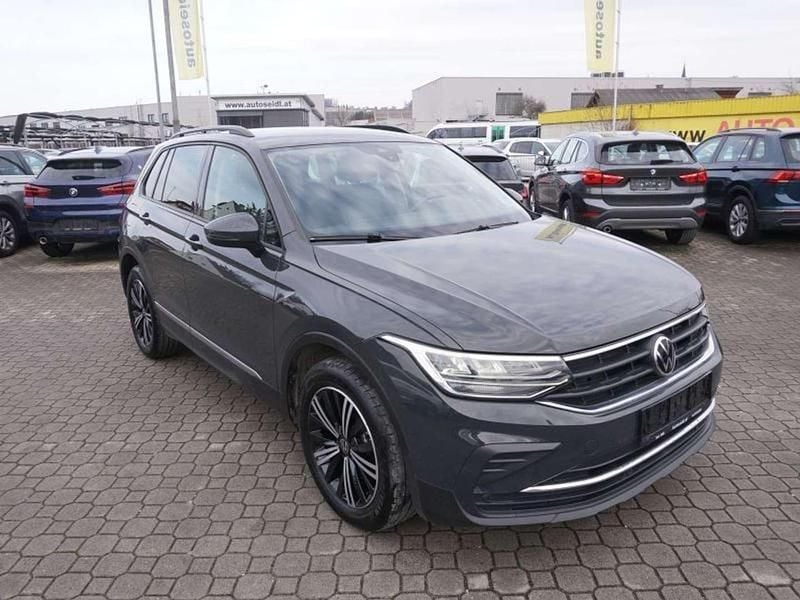 Gebraucht VW Tiguan Life 150 PS (110 kW) 2021 Grau SUV