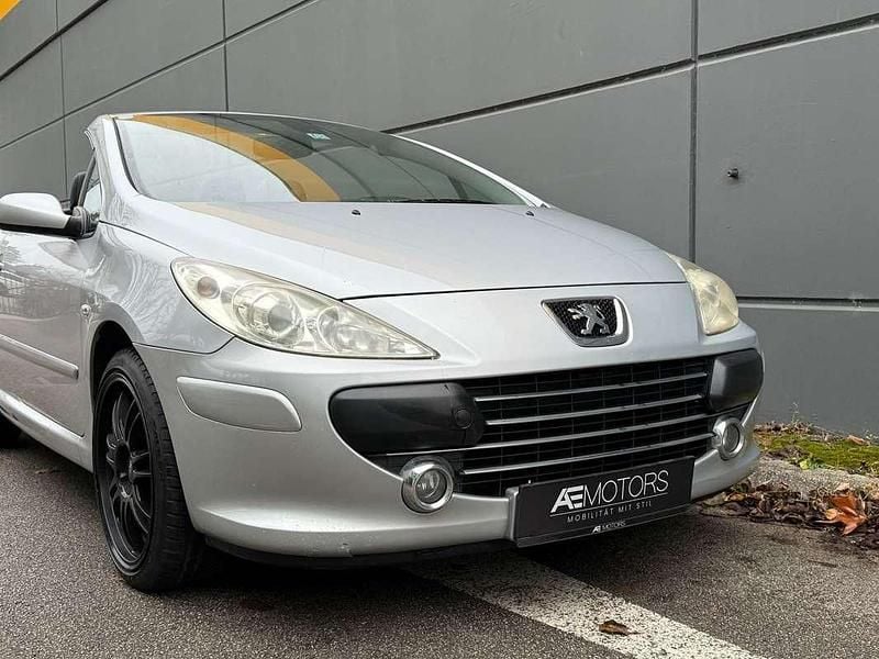 Gebraucht Peugeot 307 CC 109 PS (80 kW) 2007 Silber Cabrio