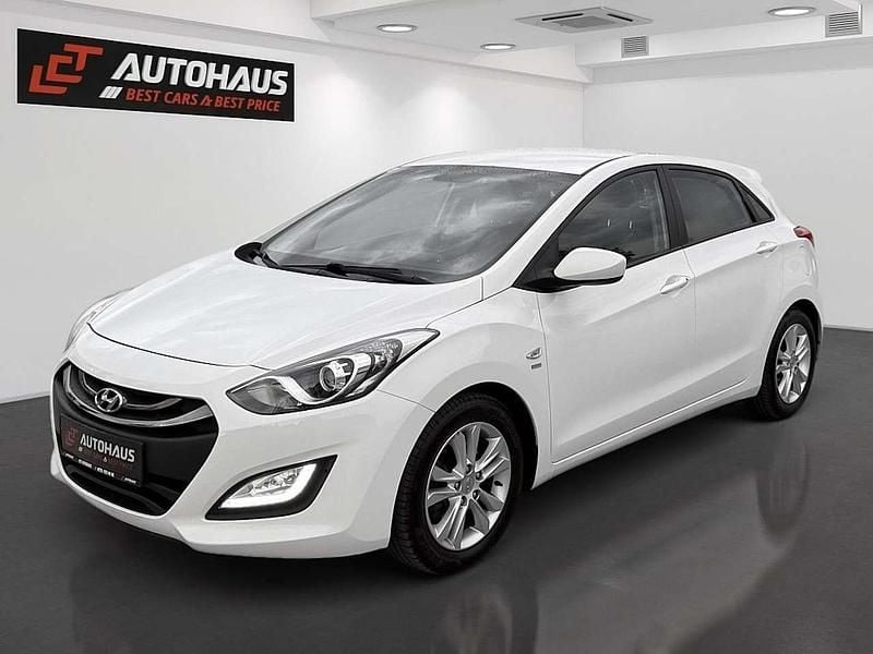 Weiß Gebraucht 2012 Hyundai i30 Limousine | € 6.440 (Fairer Preis) - Bild 1/4