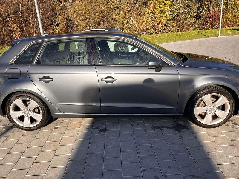 Gebraucht Audi A3 110 PS (80 kW) 2015 Grau Limousine