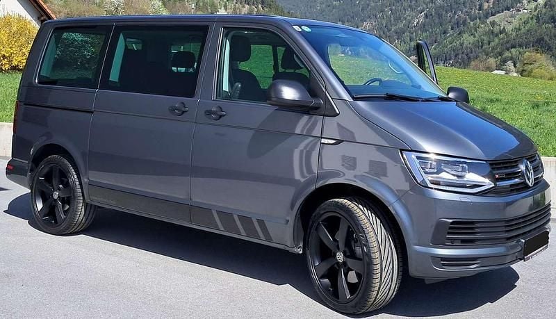 Grau Gebraucht 2017 VW Multivan Trendline Van | € 34.990 (Superpreis) - Bild 1/3