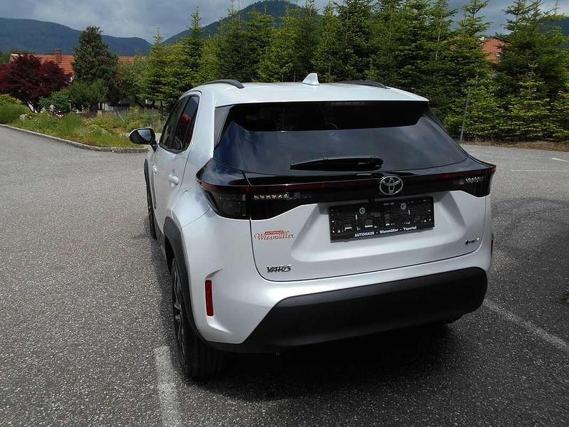 Neu Toyota Yaris Cross Active 92 PS (67 kW) 2025 Weiß SUV