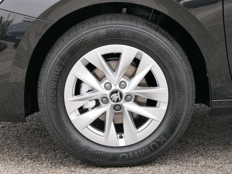 Neu Skoda Fabia Selection 95 PS (69 kW) 2025 Schwarz  metallicperleffektno Kleinwagen