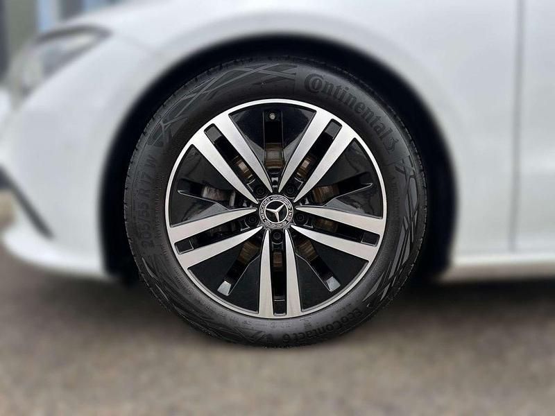 Gebraucht Mercedes CLA200 Shooting Brake 150 PS (110 kW) 2022 Weiß Kombi
