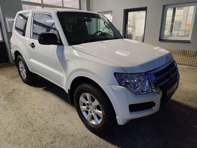 Gebraucht Mitsubishi Pajero Edition 200 PS (147 kW) 2015 Weiß SUV