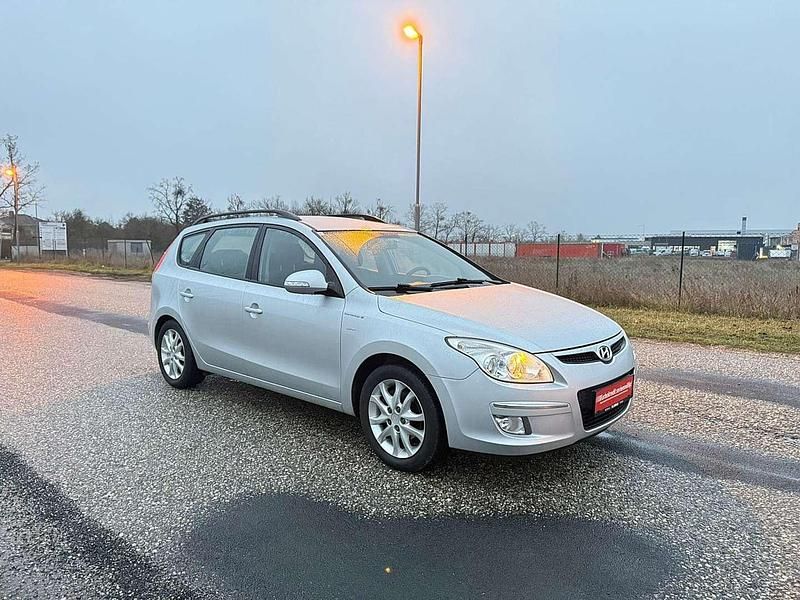 Gebraucht Hyundai i30 90 PS (66 kW) 2008 Grau Kombi