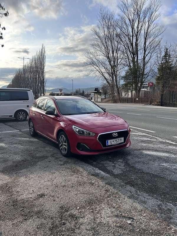 Gebraucht Hyundai i30 116 PS (85 kW) 2019 Rot Kombi