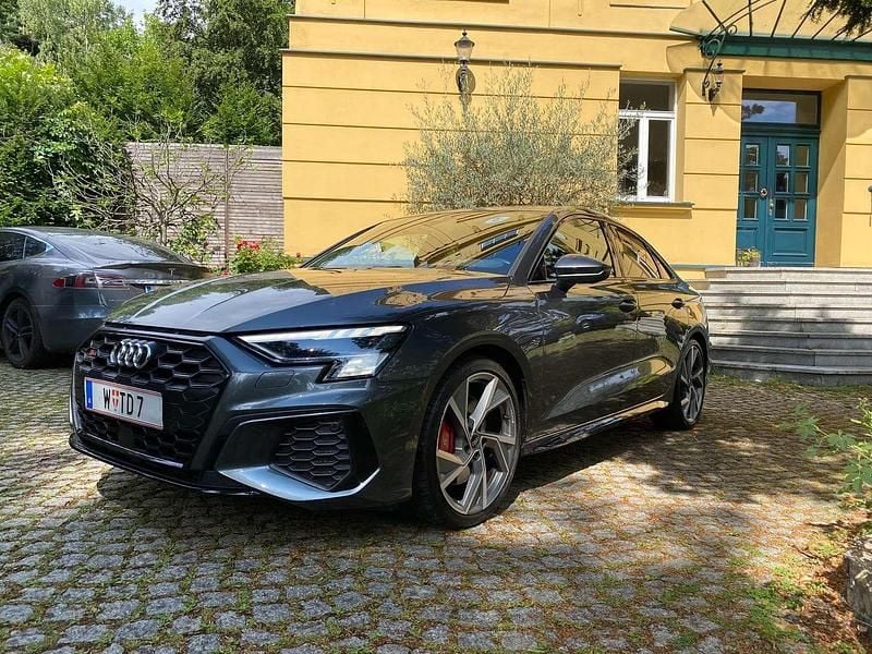 Grau Gebraucht 2021 Audi S3 Limousine | € 38.800 (Fairer Preis) - Bild 1/4
