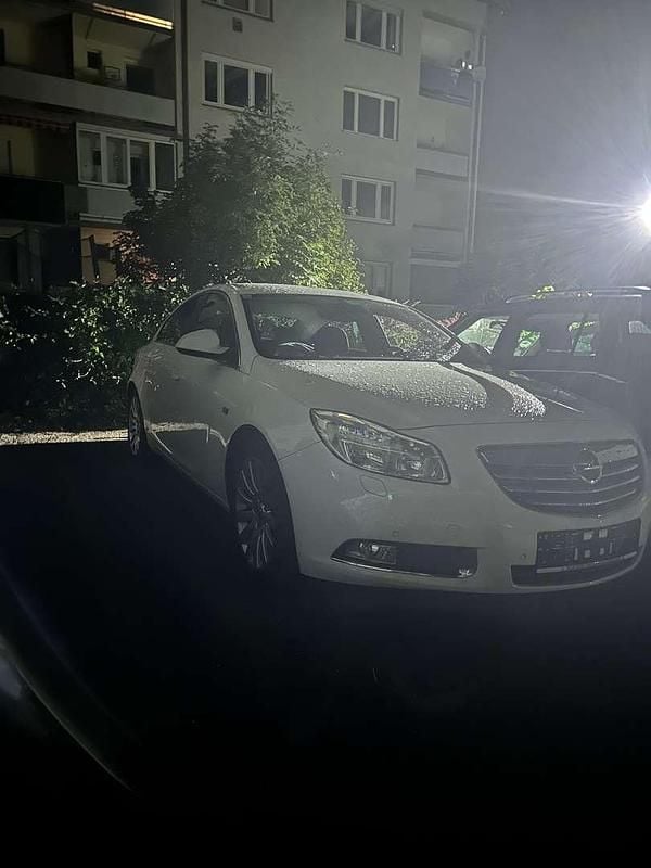 Gebraucht Opel Insignia Sport 140 PS (102 kW) 2011 Limousine
