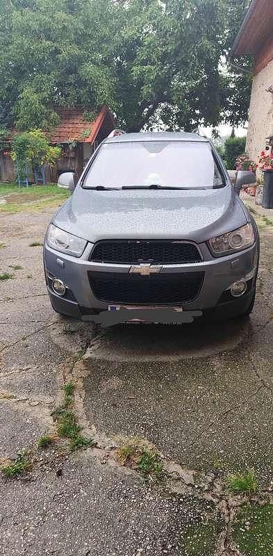 Grau Gebraucht 2011 Chevrolet Captiva LTZ SUV | € 4.000 - Bild 1/4