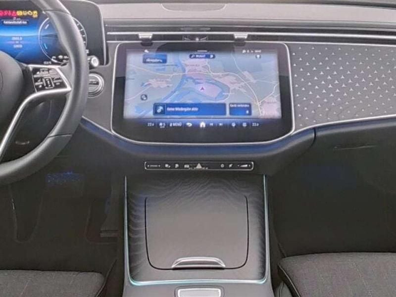 Gebraucht Mercedes E300 Avantgarde 204 PS (150 kW) 2024 Schwarz Kombi