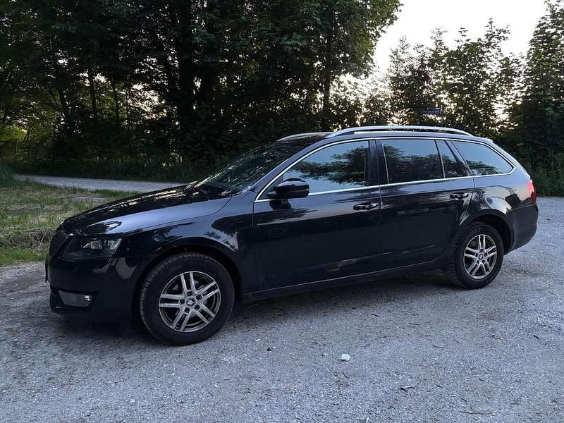 Schwarz Gebraucht 2015 Skoda Octavia Kombi | € 6.000 (Guter Preis) - Bild 1/4