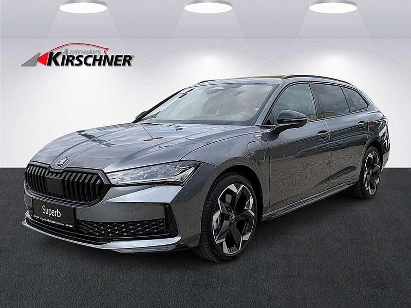Grau Neu 2025 Skoda Superb SportLine Kombi | € 51.490 (Teuer) - Bild 1/4