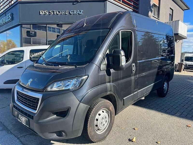 Weiß Gebraucht 2024 Peugeot Boxer Van | € 33.990 (Teuer) - Bild 1/3