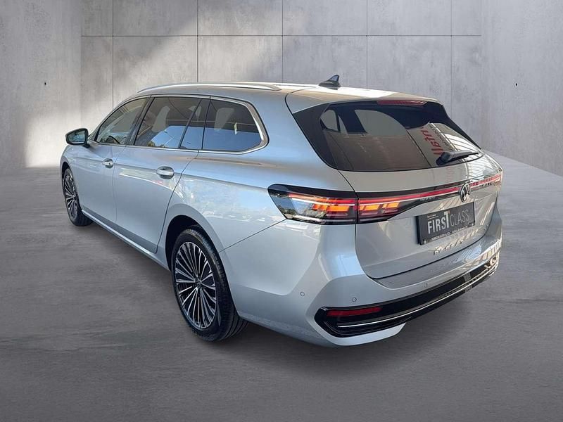 Gebraucht VW Passat Elegance 150 PS (110 kW) 2025 Silber Kombi