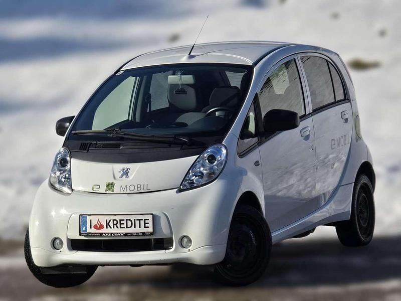 Gebraucht Peugeot iON Active 49 kW (67 PS) 2015 Weiß Kleinwagen