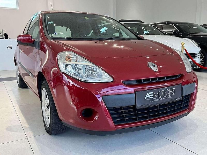 Gebraucht Renault Clio II 86 PS (63 kW) 2010 Rot Limousine