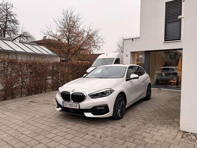 Weiß Gebraucht 2021 BMW 116 Sport Line Kleinwagen | € 19.500 (Guter Preis) - Bild 1/4