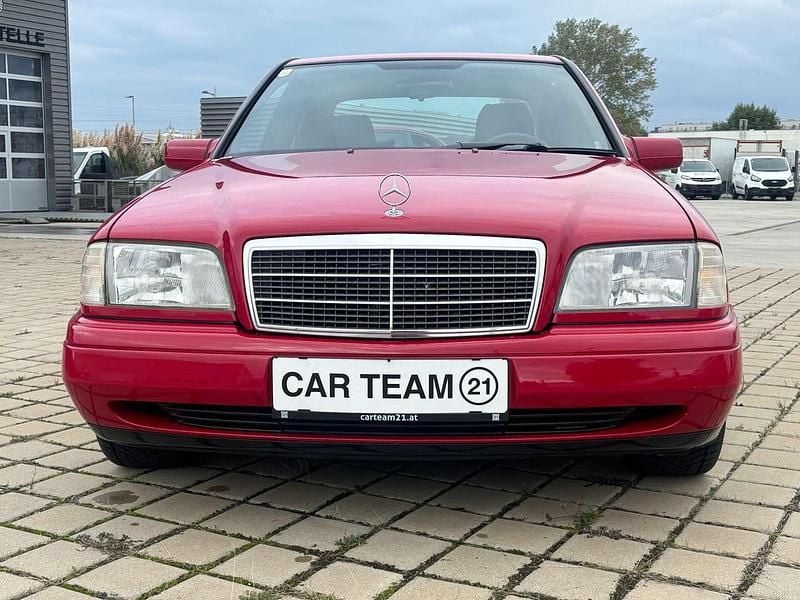 Rot Gebraucht 1995 Mercedes C220 Limousine | € 15.900 - Bild 1/4