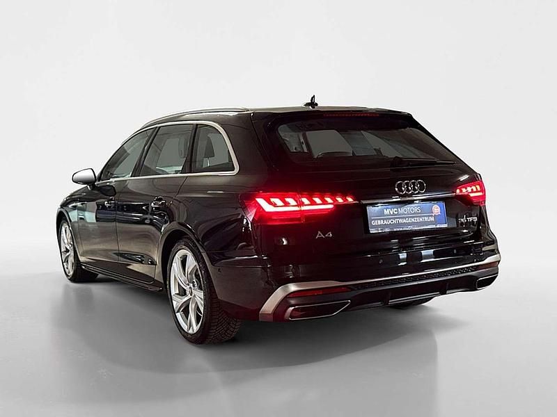 Gebraucht Audi A4 S-Line 150 PS (110 kW) 2025 Schwarz Kombi