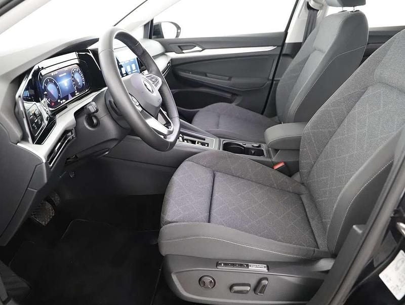 Gebraucht VW Golf VIII Life 116 PS (85 kW) 2022 Schwarz  metallicperleffektno Kombi