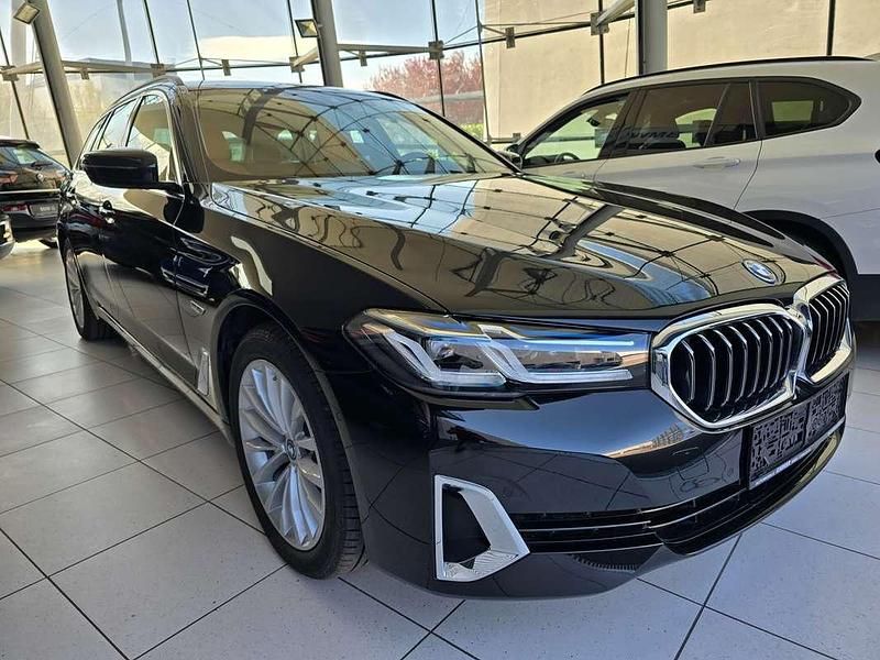 Gebraucht BMW 530e Luxury Line 292 PS (214 kW) 2024 Schwarz Kombi