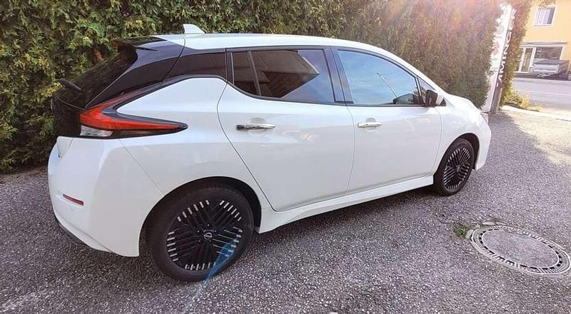 Gebraucht Nissan Leaf N-Connecta 160 kW (218 PS) 2024 Weiß Kleinwagen