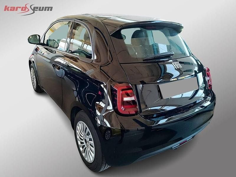 Gebraucht Fiat 500e Action 69 kW (95 PS) 2022 Schwarz Limousine