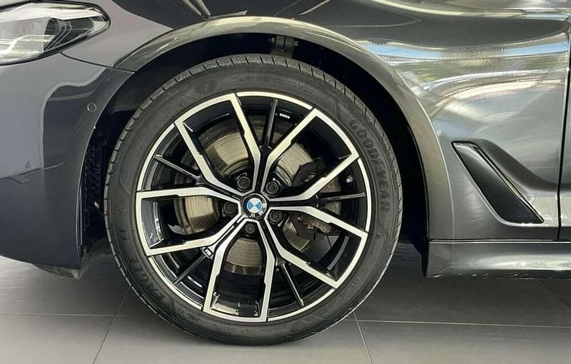 Gebraucht BMW 520 M Sport 190 PS (139 kW) 2022 Grau Kombi