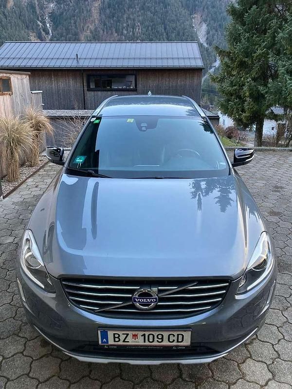 Gebraucht Volvo XC60 Dynamic 190 PS (139 kW) 2018 Grau SUV