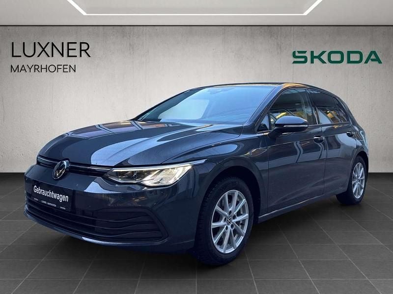 Grau Gebraucht 2024 VW Golf VIII Life Limousine | € 36.900 (Teuer) - Bild 1/4